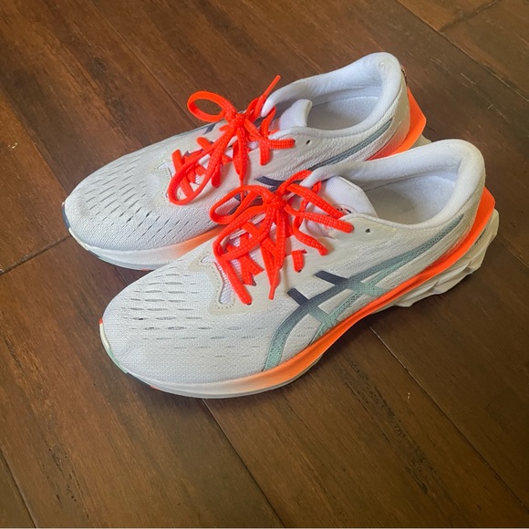 Asics Novablast 2 Womens 9 Shoes White Running Sneaker Gym Athletic 1012B152 - Picture 4 of 13